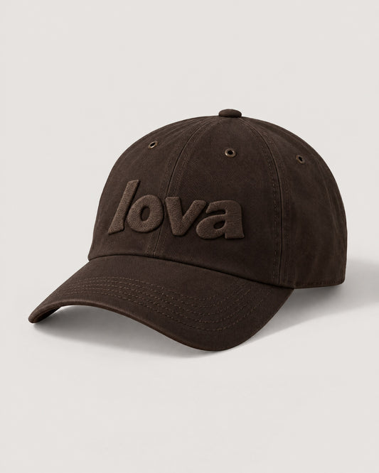 lova cap in espresso — ton-sur-ton wordmark in reliëf